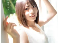 日向坂46・正源司陽子、週チャン初表紙で魅力全開!制服&赤ワンピ姿の特大グラビアも披露!