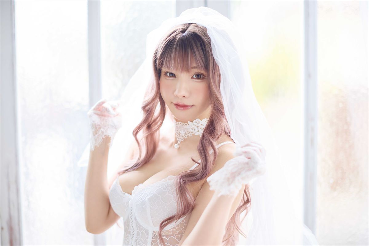 えなこ“白衣装グラビア”が美しすぎると話題！オールホワイト衣装で魅せる幻想的グラビア！