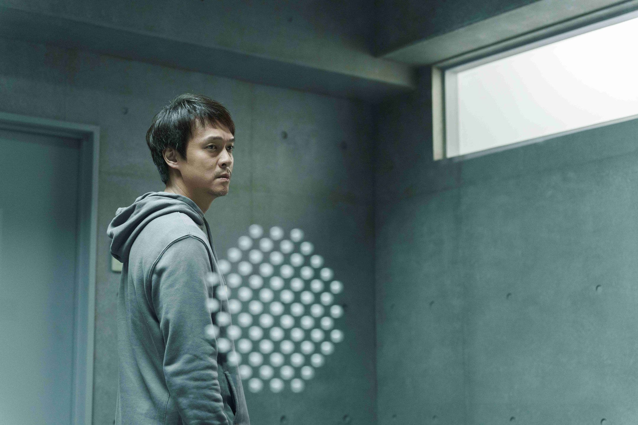 映画『金子差入店』が突きつける“思いやりの距離感”─主演・丸山隆平が体現した静かな共感