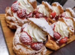 谷根千の幻スイーツ！根津「ル・クシネ」の60秒で消えるシュークリームが奇跡すぎる