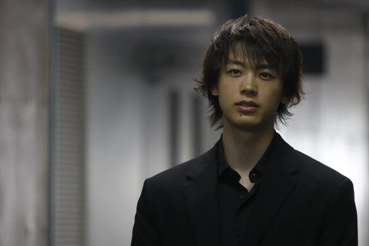 竹内涼真が“好青年”を脱いだ日｜仮面ライダーから怪演俳優へ、進化の全記録