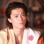 小栗旬はなぜ信長を何度も演じるのか？『信長協奏曲』が映す“迷いながらも進むリーダー像”