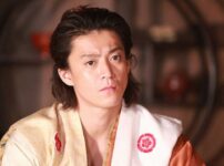小栗旬はなぜ信長を何度も演じるのか？『信長協奏曲』が映す“迷いながらも進むリーダー像”