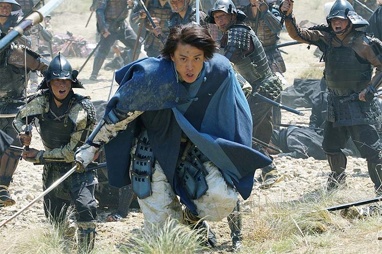 小栗旬はなぜ信長を何度も演じるのか？『信長協奏曲』が映す“迷いながらも進むリーダー像”