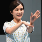 舞台『先生の背中』出演の裏側─芳根京子が語る「挑戦と安心」のあいだ