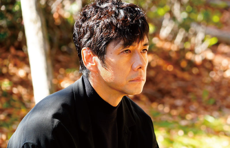西島秀俊、27年ぶりの再会で挑む。俳優人生の新章へ ―重厚な人間ドラマに挑む役者魂