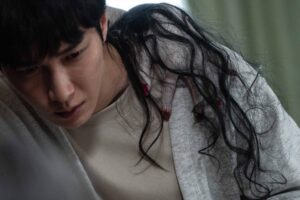 渡辺翔太の今、俳優としての進化｜Snow Manと歩む恐怖体験の舞台裏