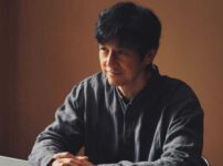 西島秀俊、27年ぶりの再会で挑む。俳優人生の新章へ ―重厚な人間ドラマに挑む役者魂