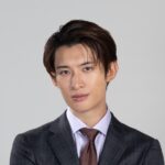 向井康二、知的でクールな副社長に！アイドルの枠を超える俳優としての現在地