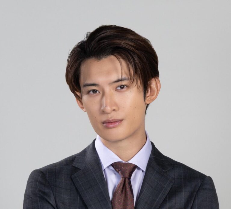 向井康二、知的でクールな副社長に！アイドルの枠を超える俳優としての現在地