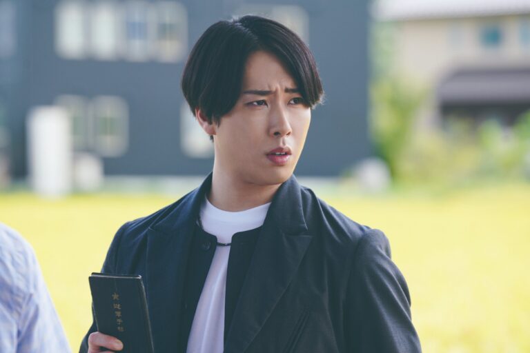 “真実にも嘘にも聞こえる男”Snow Man 宮舘涼太が放つ圧巻の存在感─映画界で評価される理由とは？
