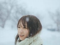 秋元真夏が歩んだ“その後”─卒業から写真集までの2年半、知られざる心の軌跡