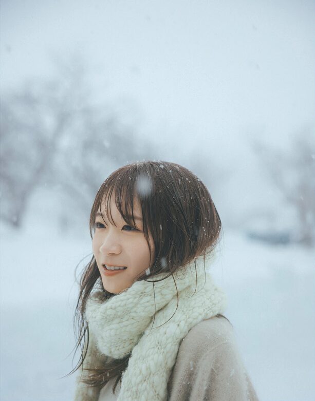 秋元真夏が歩んだ“その後”─卒業から写真集までの2年半、知られざる心の軌跡