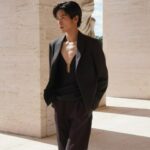 Snow Man 目黒蓮：華やかさの裏にある努力と意志。FENDIと俳優業の狭間で光る存在感