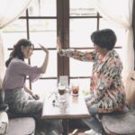 芳根京子×髙橋海人が入れ替わり15年を生きる—「君の顔では泣けない」場面写真公開
