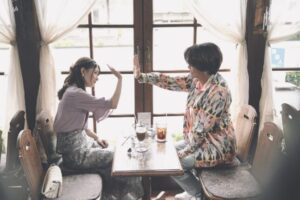 芳根京子×髙橋海人が入れ替わり15年を生きる—「君の顔では泣けない」場面写真公開