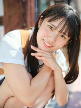 18歳の“天真爛漫”パワー炸裂！日比谷萌甘、巻頭グラビア＆表紙登場の裏側