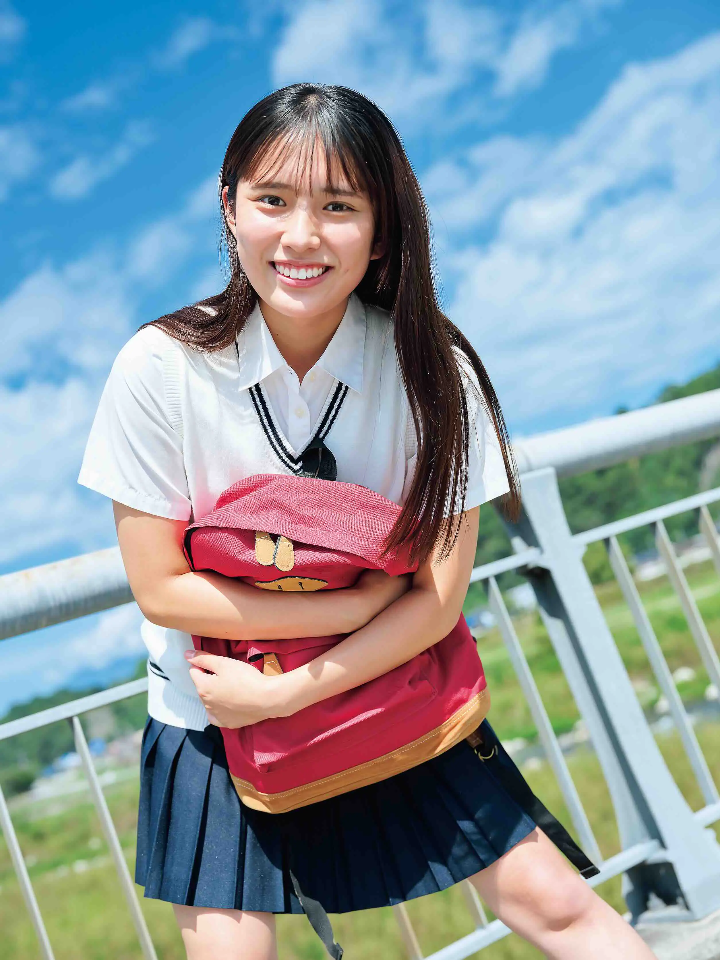 18歳の“天真爛漫”パワー炸裂!日比谷萌甘、巻頭グラビア&表紙登場の裏側