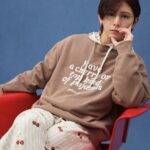 山田涼介、ジェラピケの冬をまとう。ふんわり温かい“おうち時間”ビジュアル公開