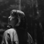 「TOMOO × 菊池剛が紡ぐ“触れられない美しさ” — アルバム『DEAR MYSTERIES』収録『Lip Noise』