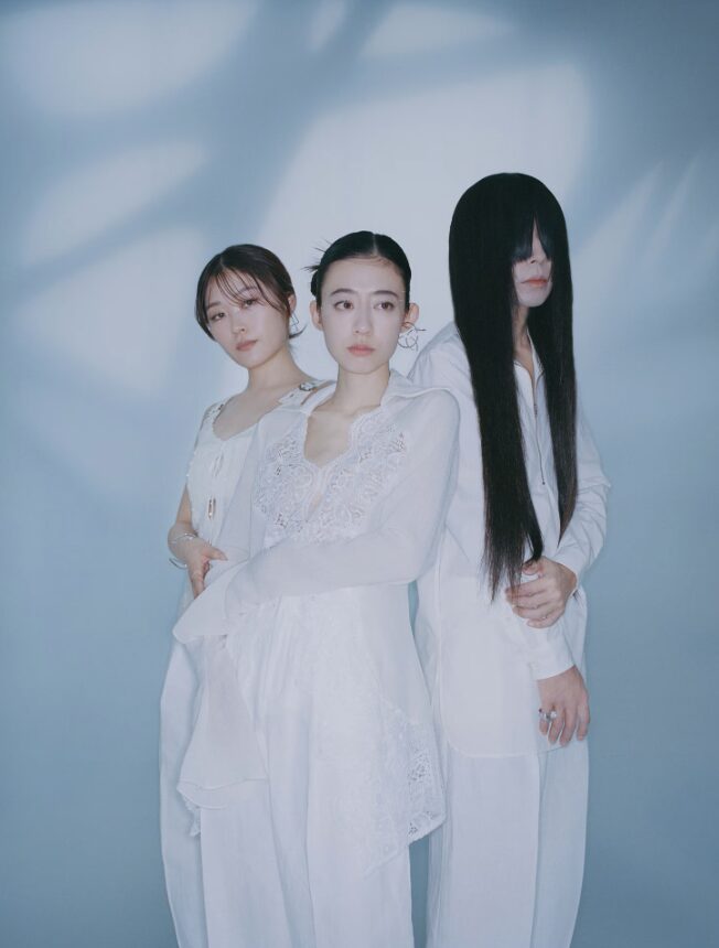 羊文学、新シングル『Feel / mild days』＆クリスマスライブ“まほうがつかえる2025”開催決定