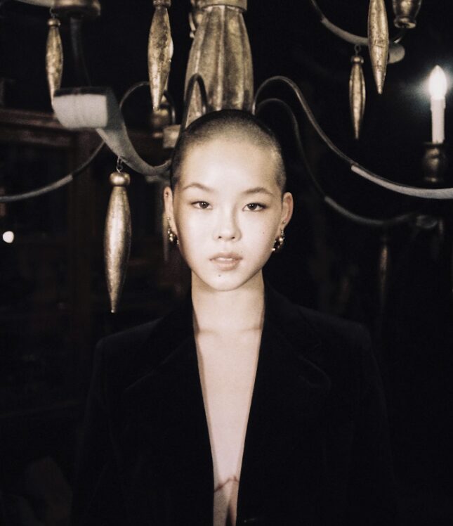 「性別の枠を超えて」— XG・COCONA、ノンバイナリーとトップサージェリーを告白。20歳の節目に語った“自分らしさ”