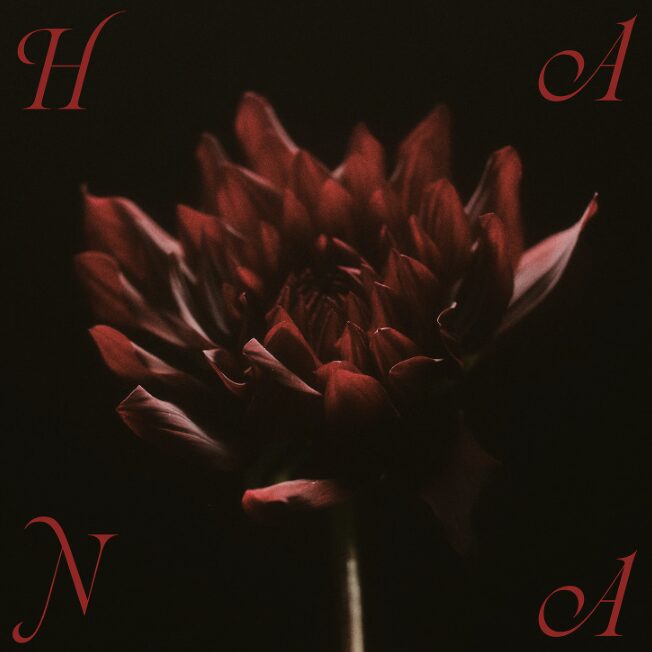 HANAが“今”を刻む1stアルバム『HANA』全貌解説｜これまでの活動と新曲「Bloom」「ALL IN」から読み解く現在地