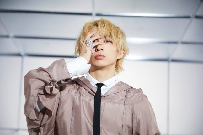 三宅健が今、ヨーロッパへ向かった理由──ソロ活動開始後に見せる現在地と4つの視点