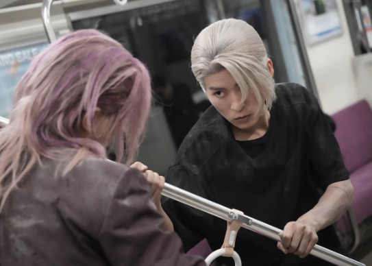 目黒蓮が“坂本太郎”を完全再現！映画『SAKAMOTO DAYS』場面写真解禁で見えた圧倒的ギャップとは