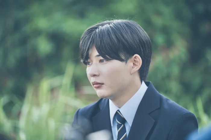 長尾謙杜という俳優の核心──なにわ男子の最年少が放つ“儚さ”透明感が生む唯一無二の存在感