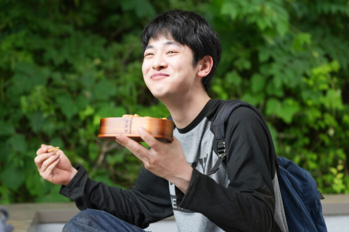 小林虎之介という俳優の正体｜役を“生きる”真面目さと純粋さ